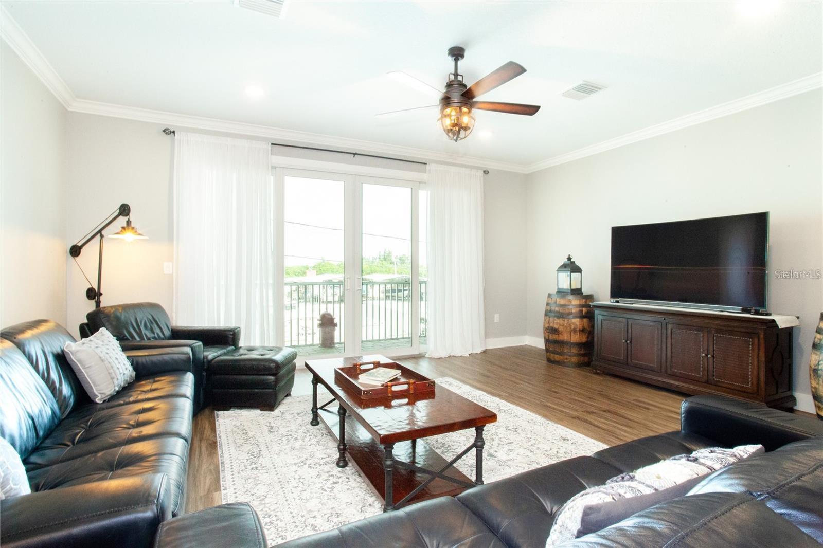 Image 5 of 21 For 1273 Savona Drive Ne