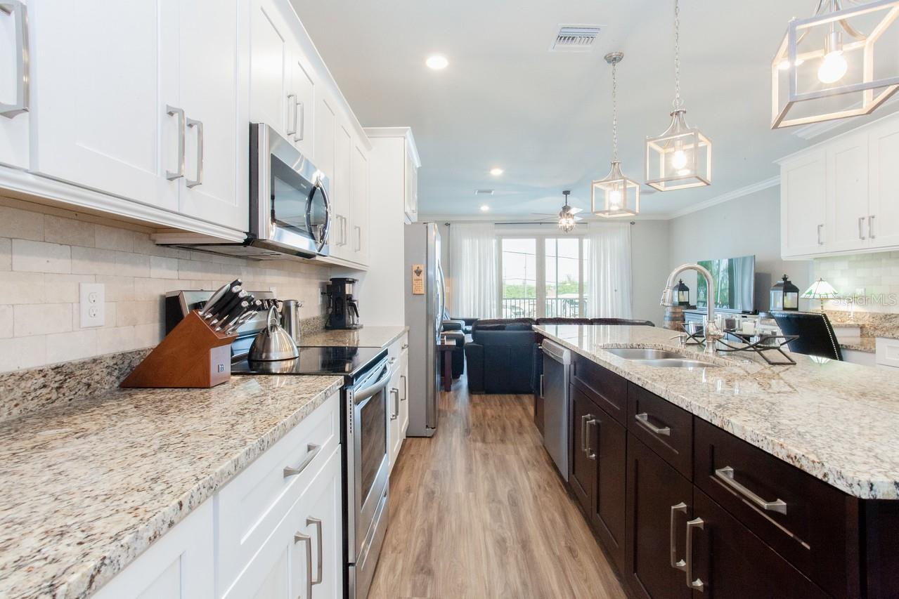 Image 6 of 21 For 1273 Savona Drive Ne