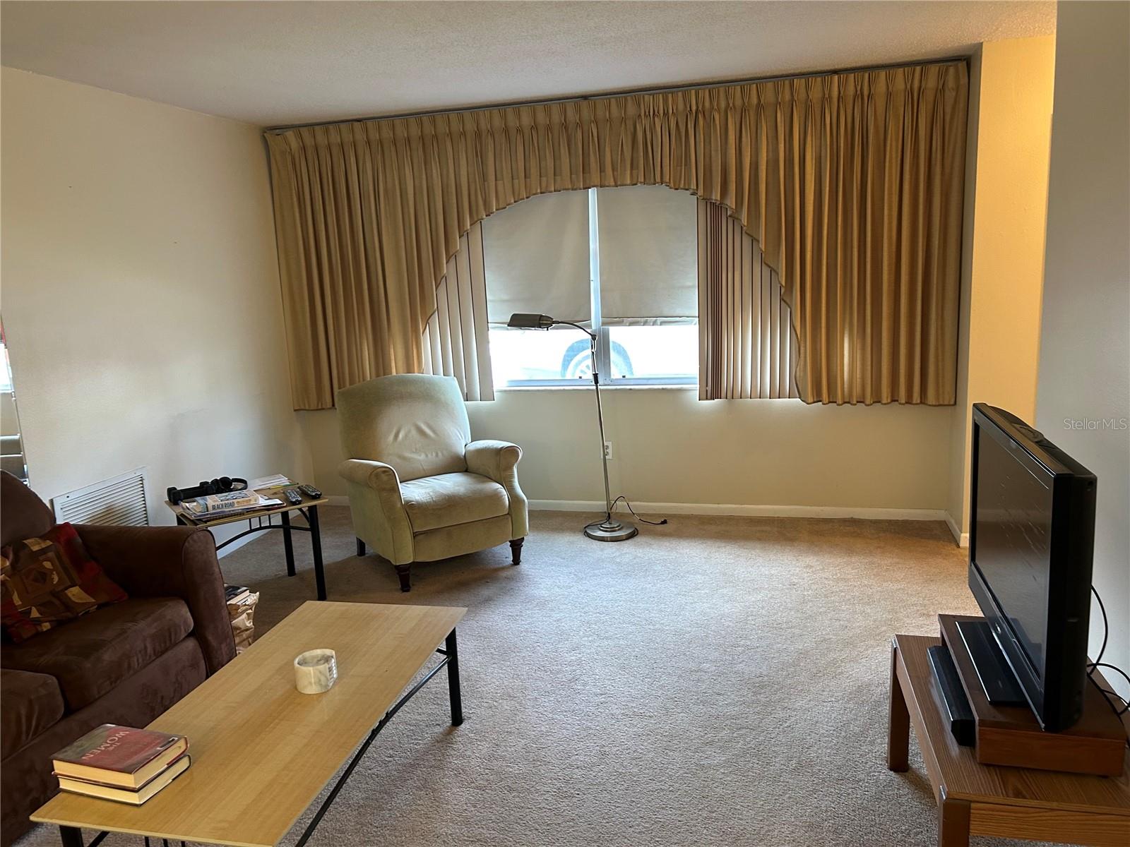 Image 6 of 16 For 8465 Calais N