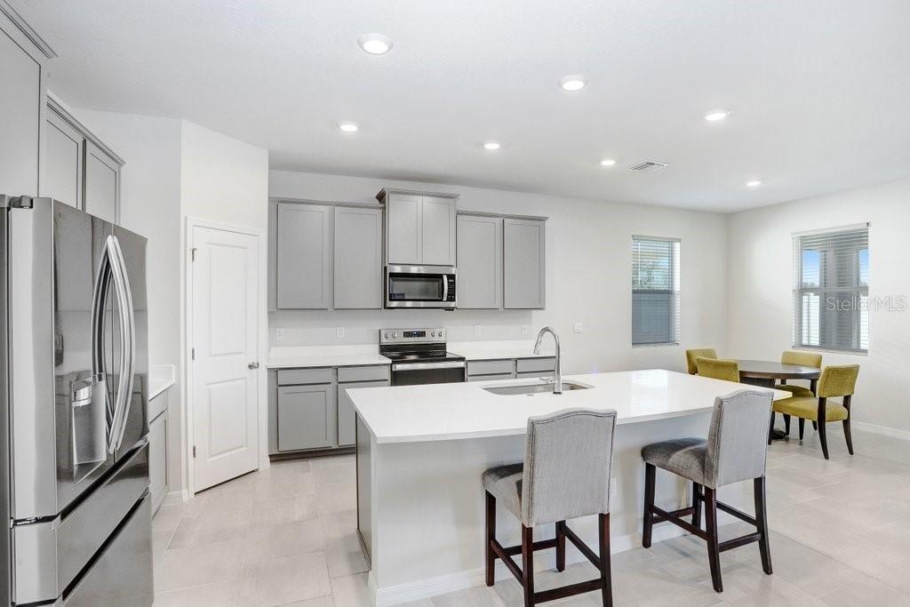 Image 15 of 39 For 33570 Darley Dale Trail