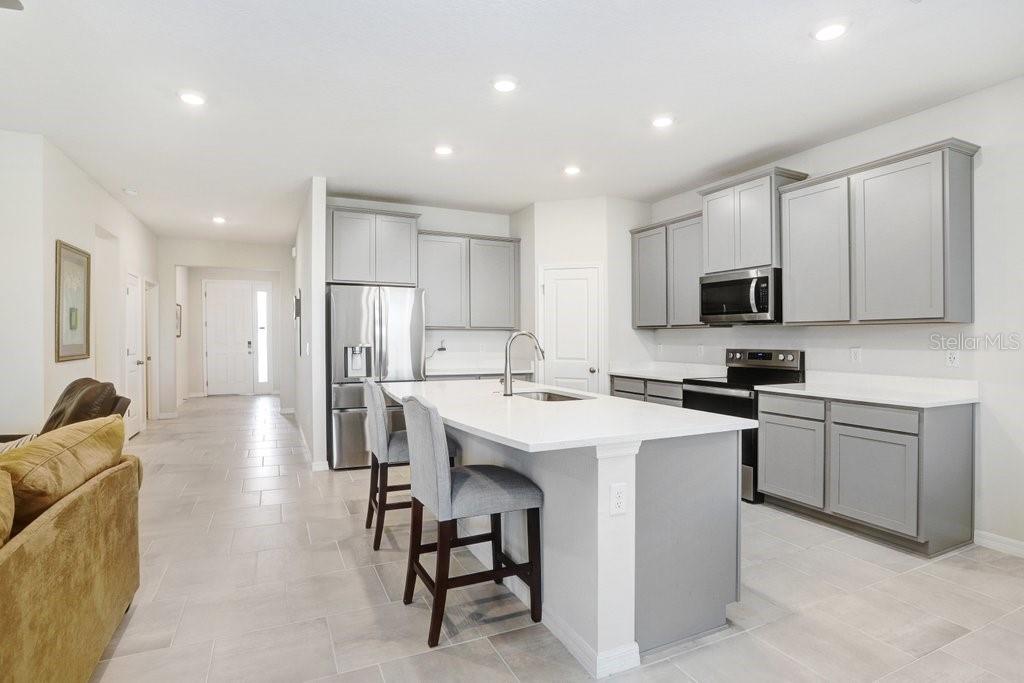 Image 17 of 39 For 33570 Darley Dale Trail