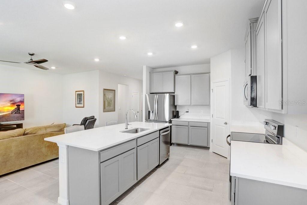 Image 18 of 39 For 33570 Darley Dale Trail