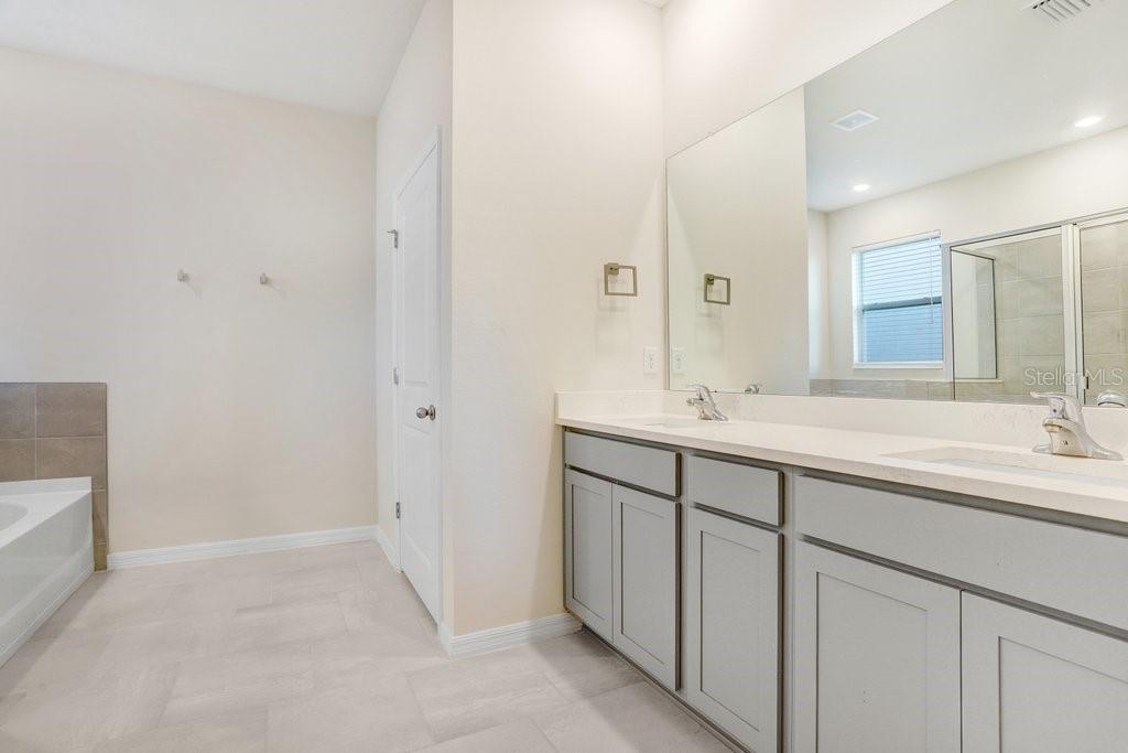 Image 26 of 39 For 33570 Darley Dale Trail