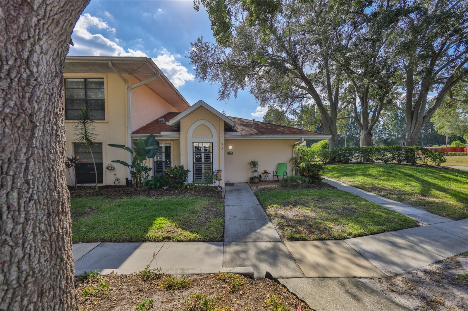 Image 4 of 37 For 313 Knottwood Court