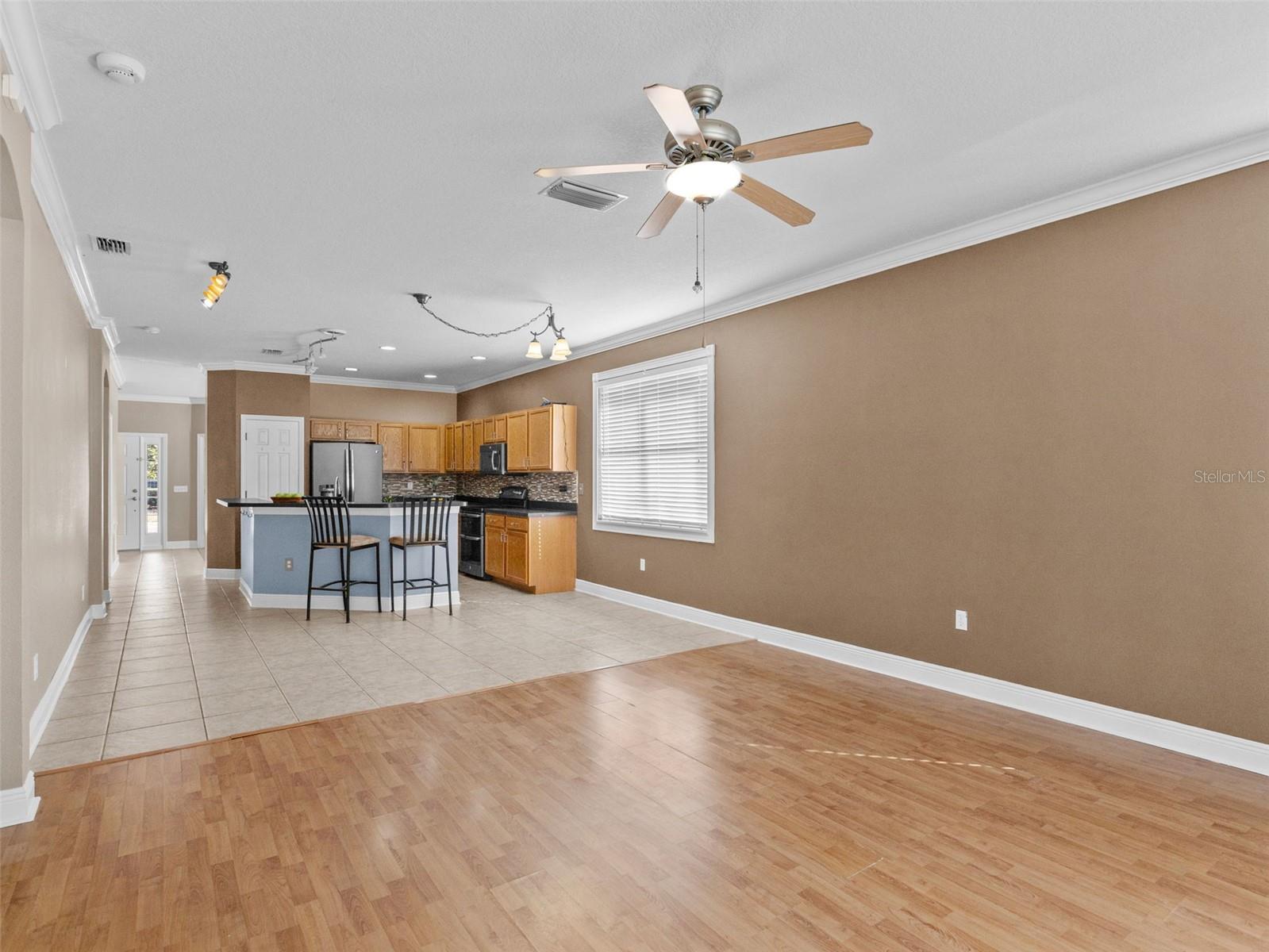 Listing photo id 3 for 6237 Dainty Bess Court