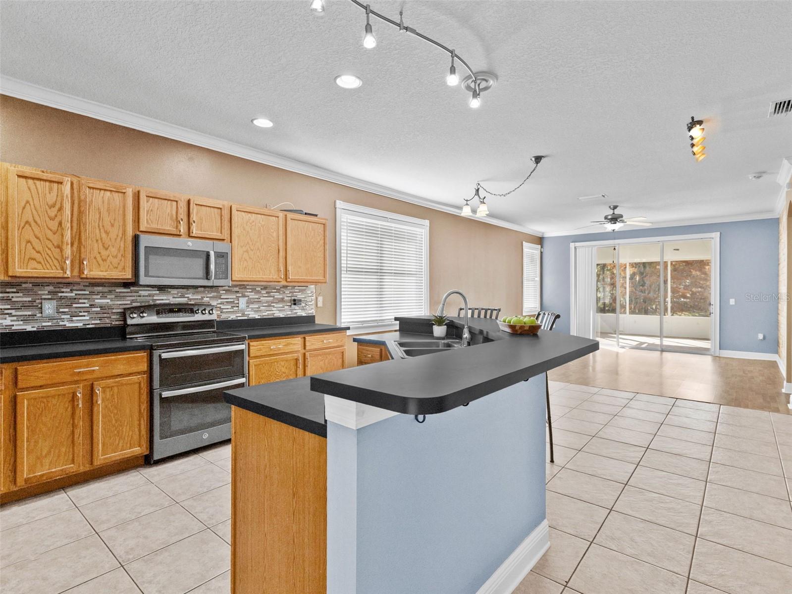 Listing photo id 5 for 6237 Dainty Bess Court