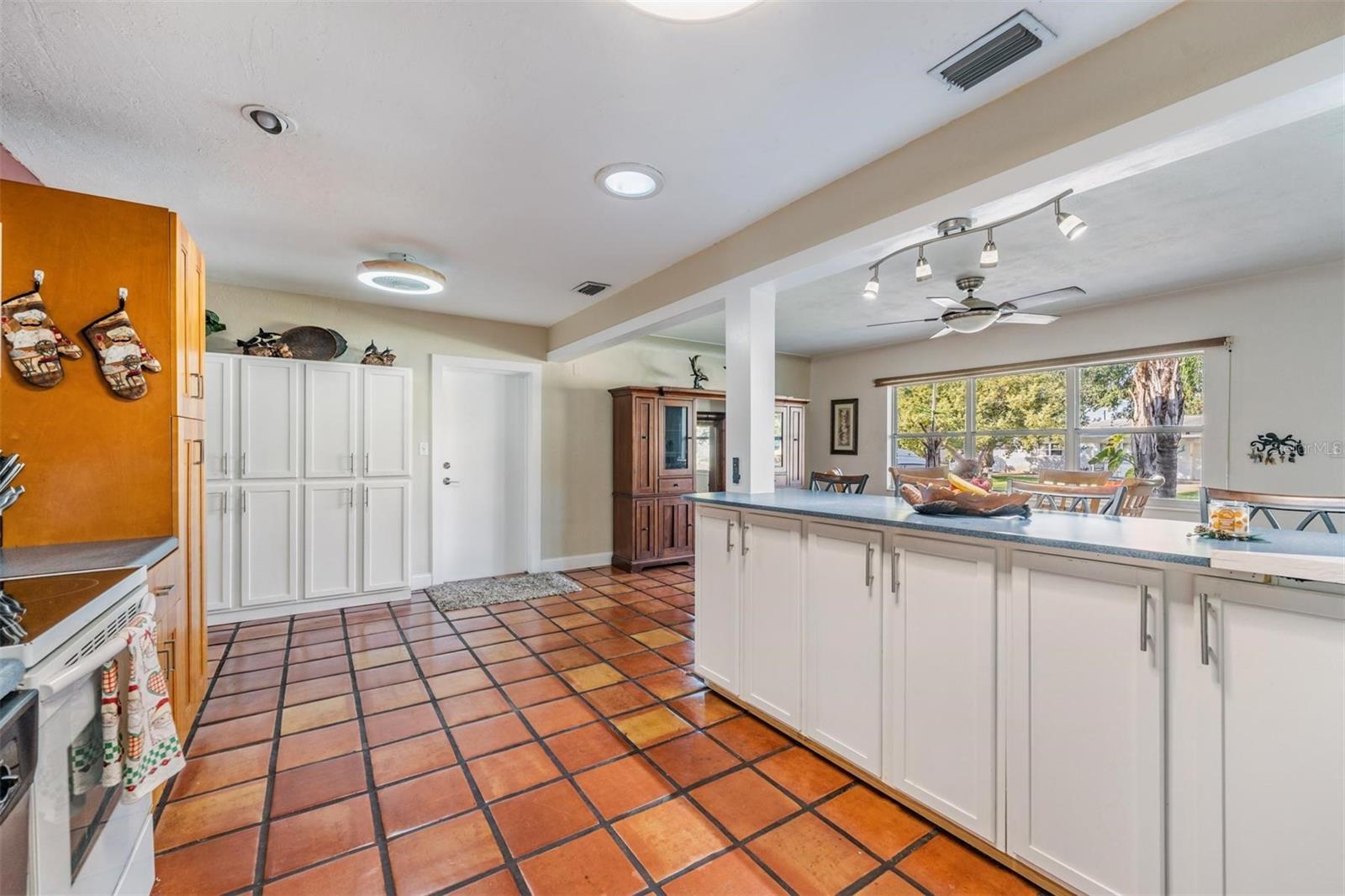 Image 16 of 52 For 9854 51st Avenue N