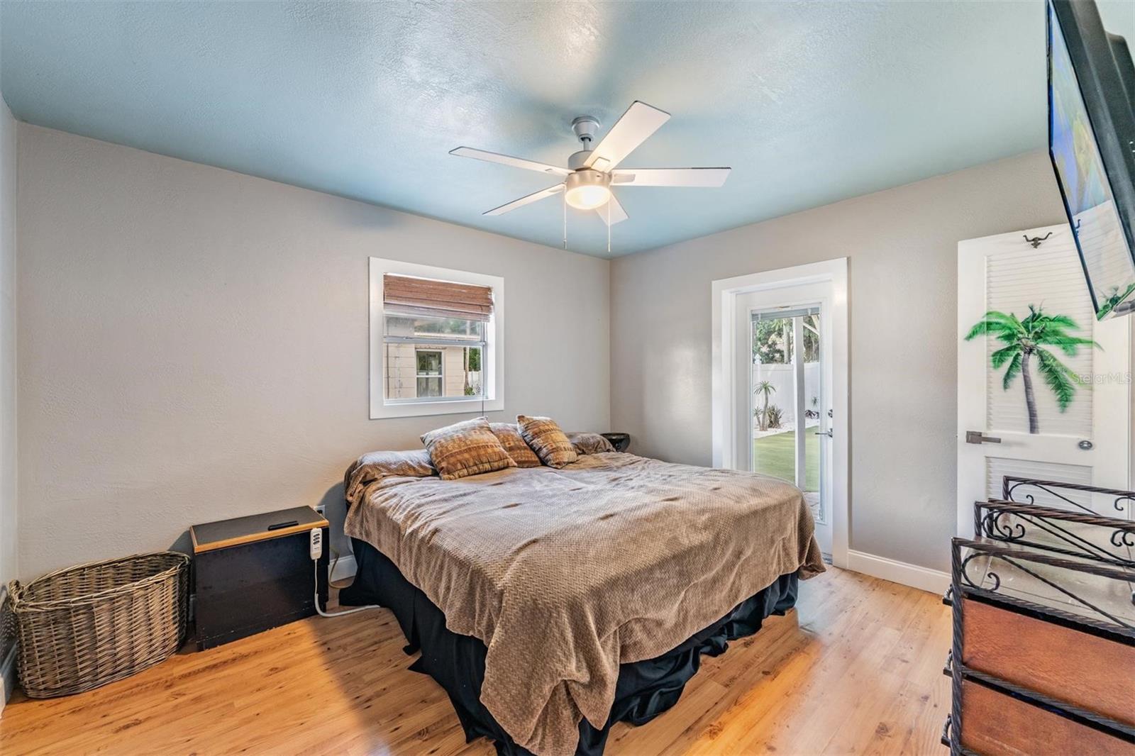 Image 21 of 52 For 9854 51st Avenue N