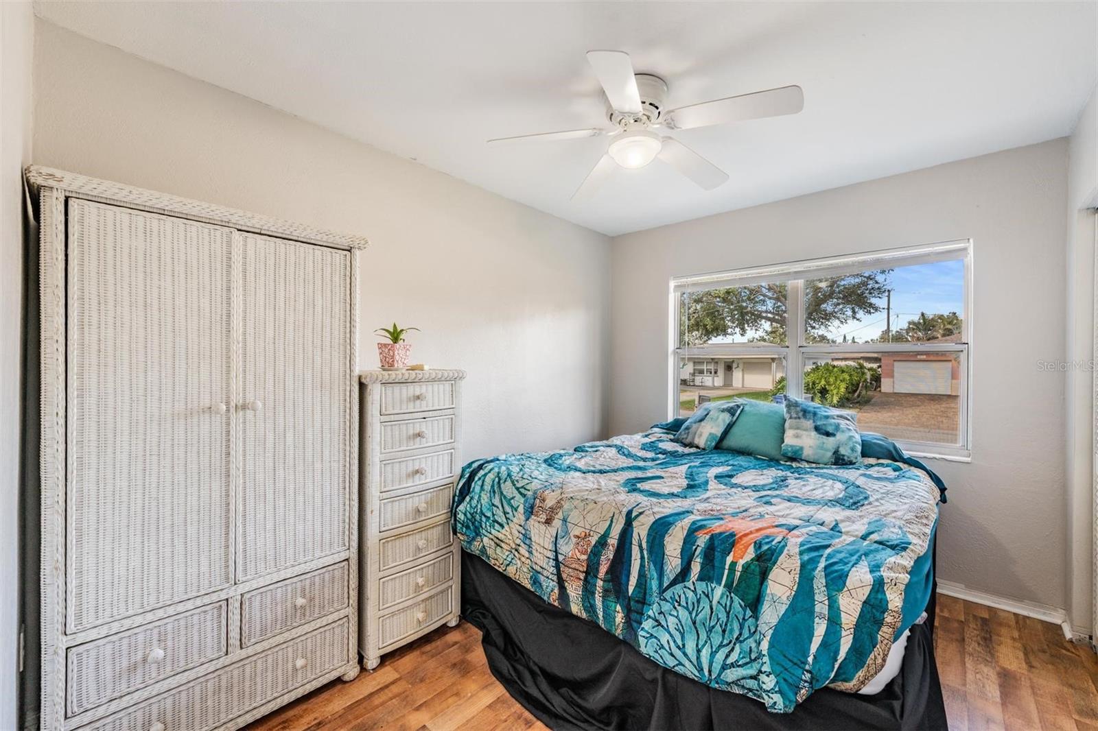 Image 23 of 52 For 9854 51st Avenue N