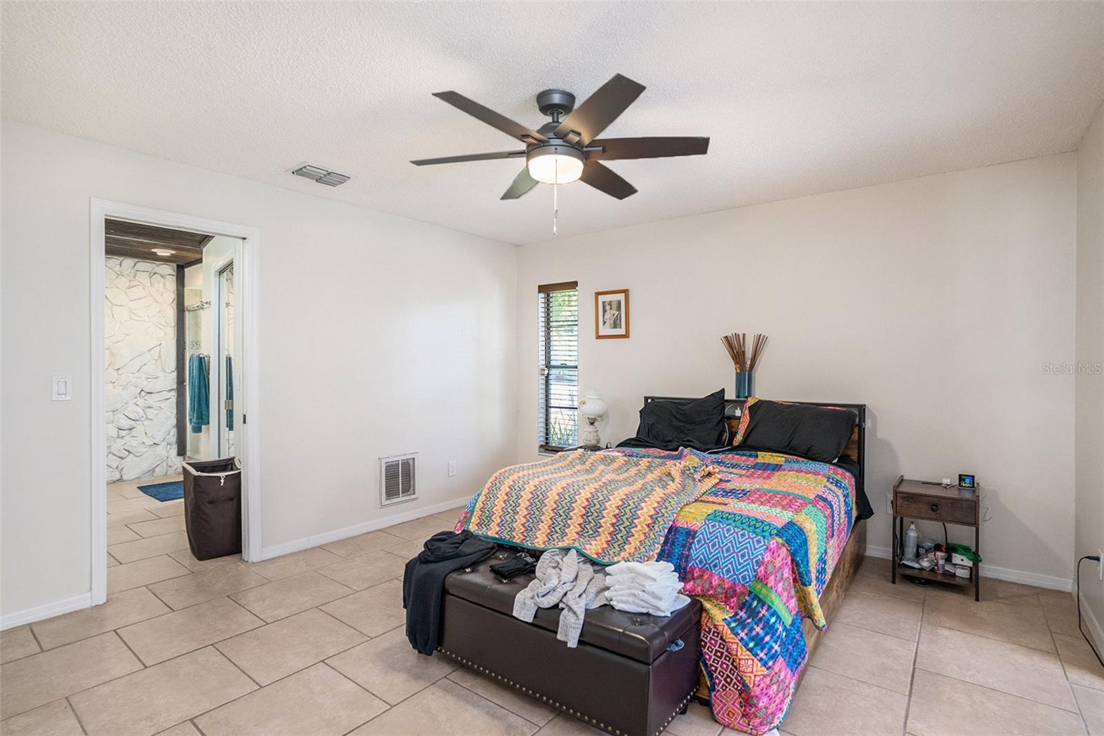 Listing photo id 11 for 202 Running Horse Road