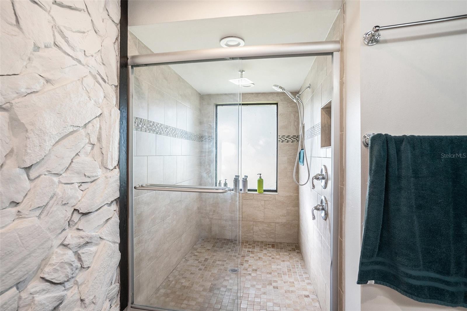 Listing photo id 14 for 202 Running Horse Road