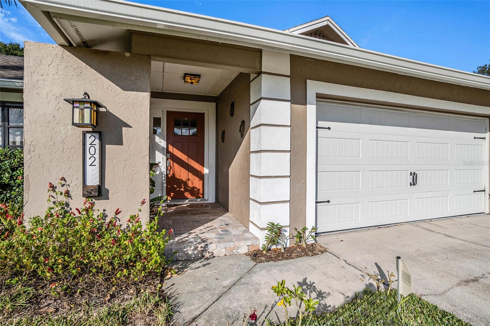 Listing photo id 2 for 202 Running Horse Road