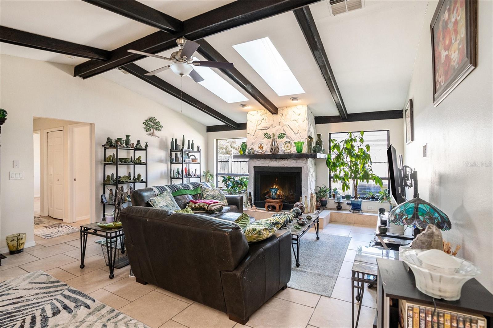 Listing photo id 3 for 202 Running Horse Road