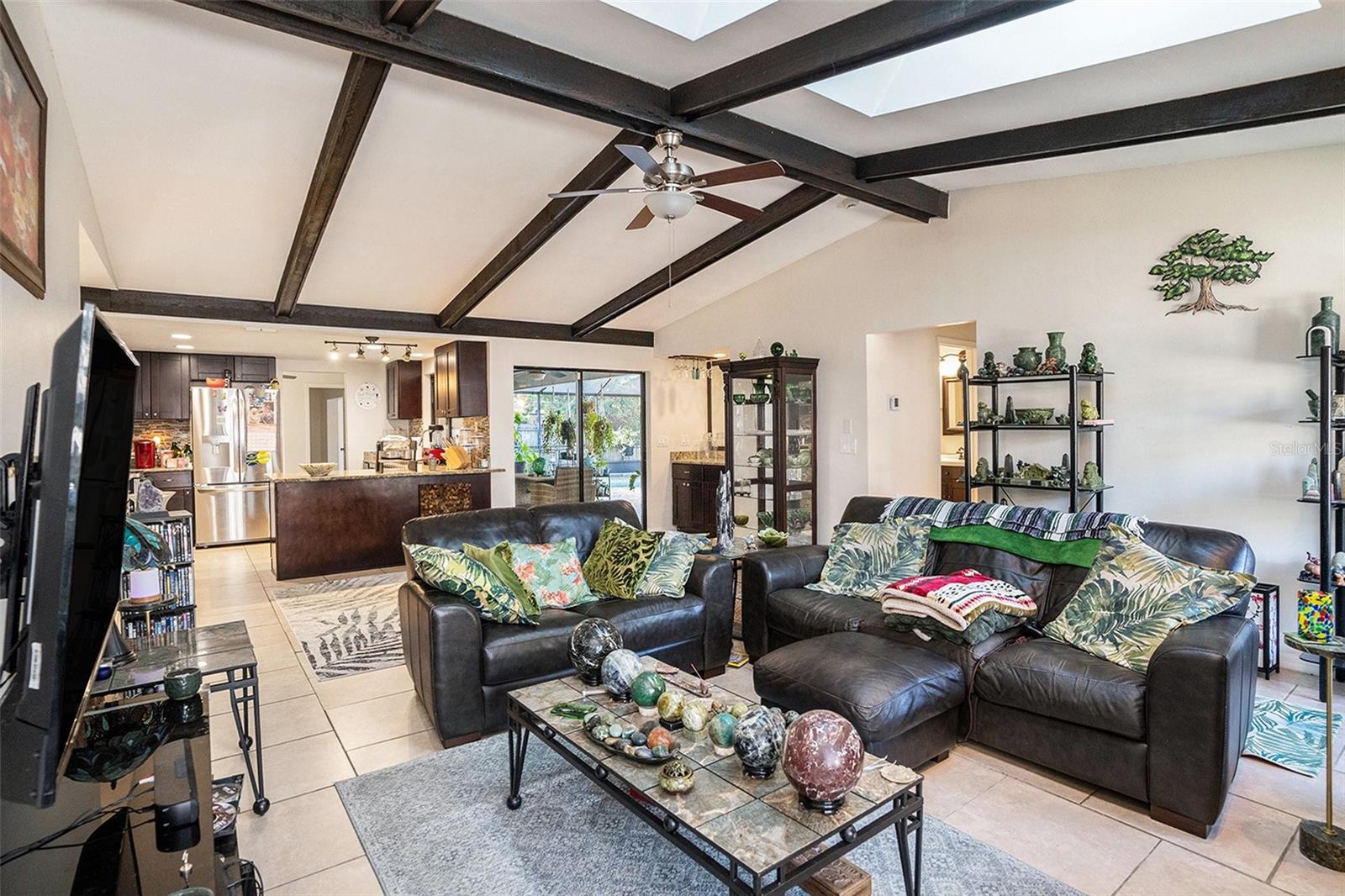 Listing photo id 4 for 202 Running Horse Road