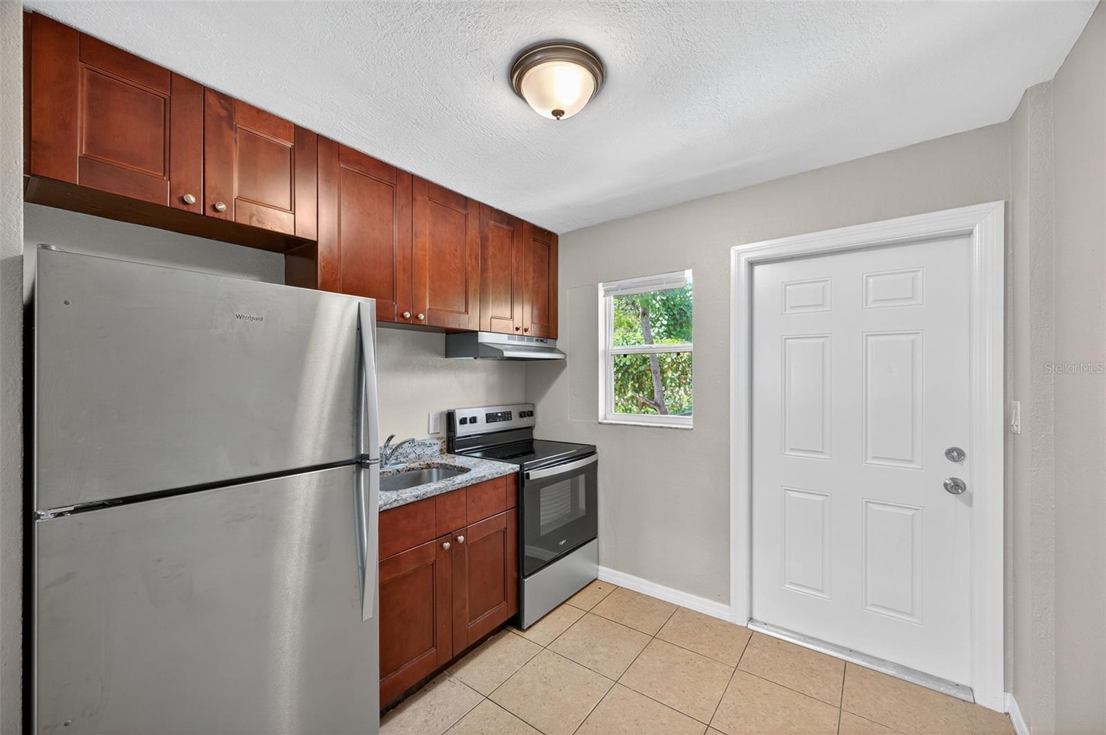 Image 10 of 26 For 1771 Russell Street S 3