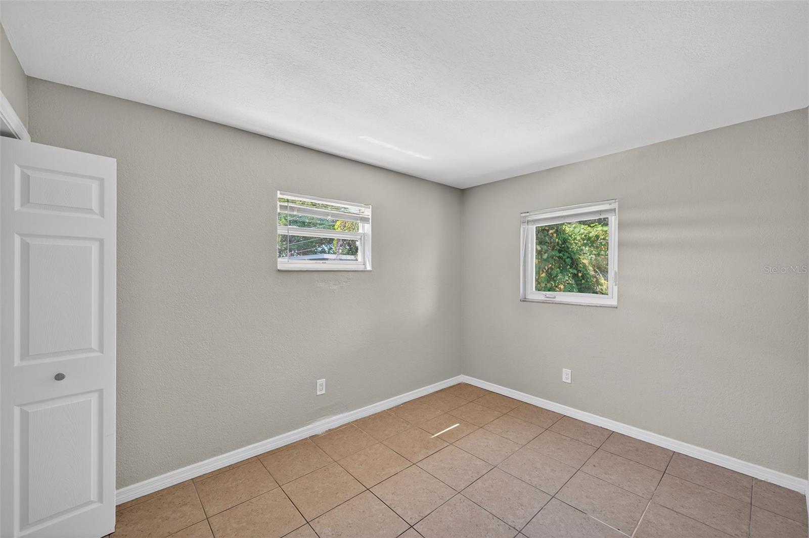 Image 17 of 26 For 1771 Russell Street S 3