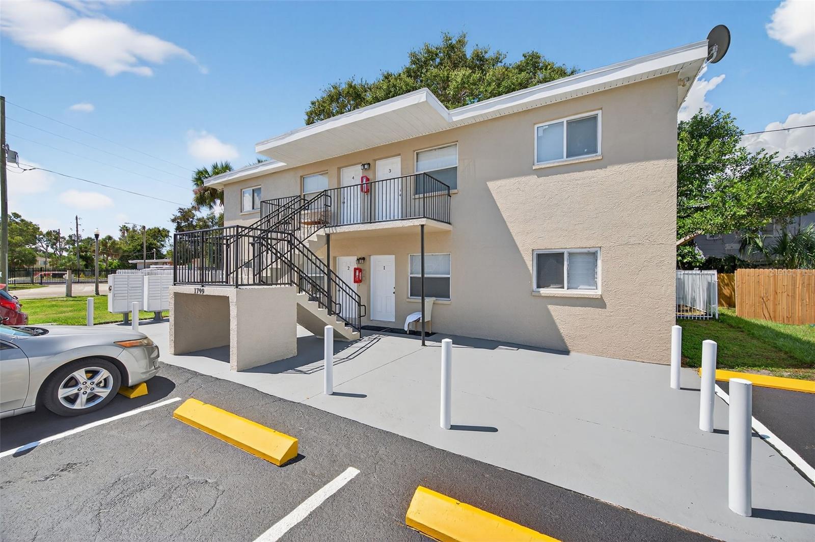 Image 4 of 26 For 1771 Russell Street S 3