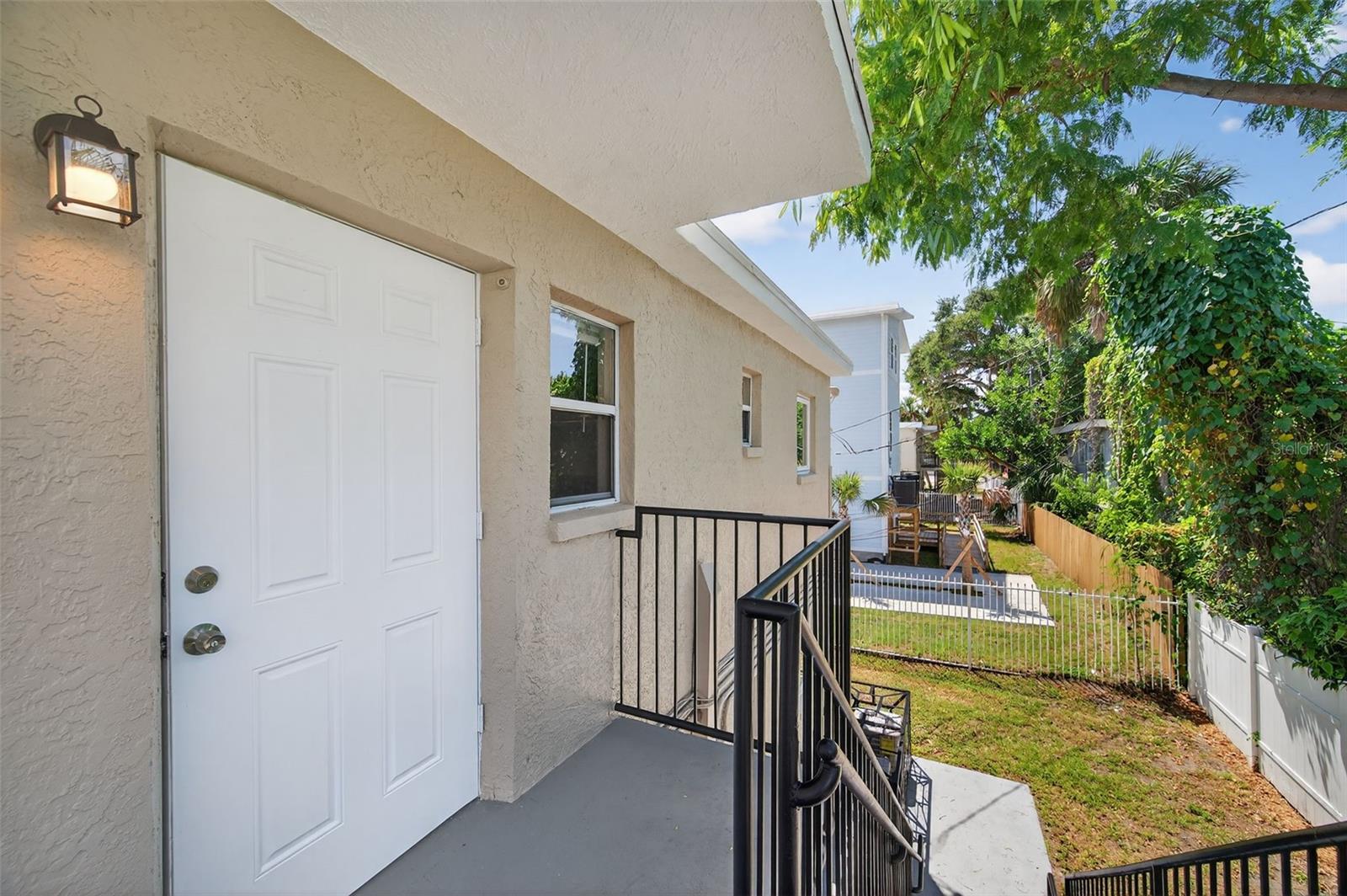 Image 5 of 26 For 1771 Russell Street S 3