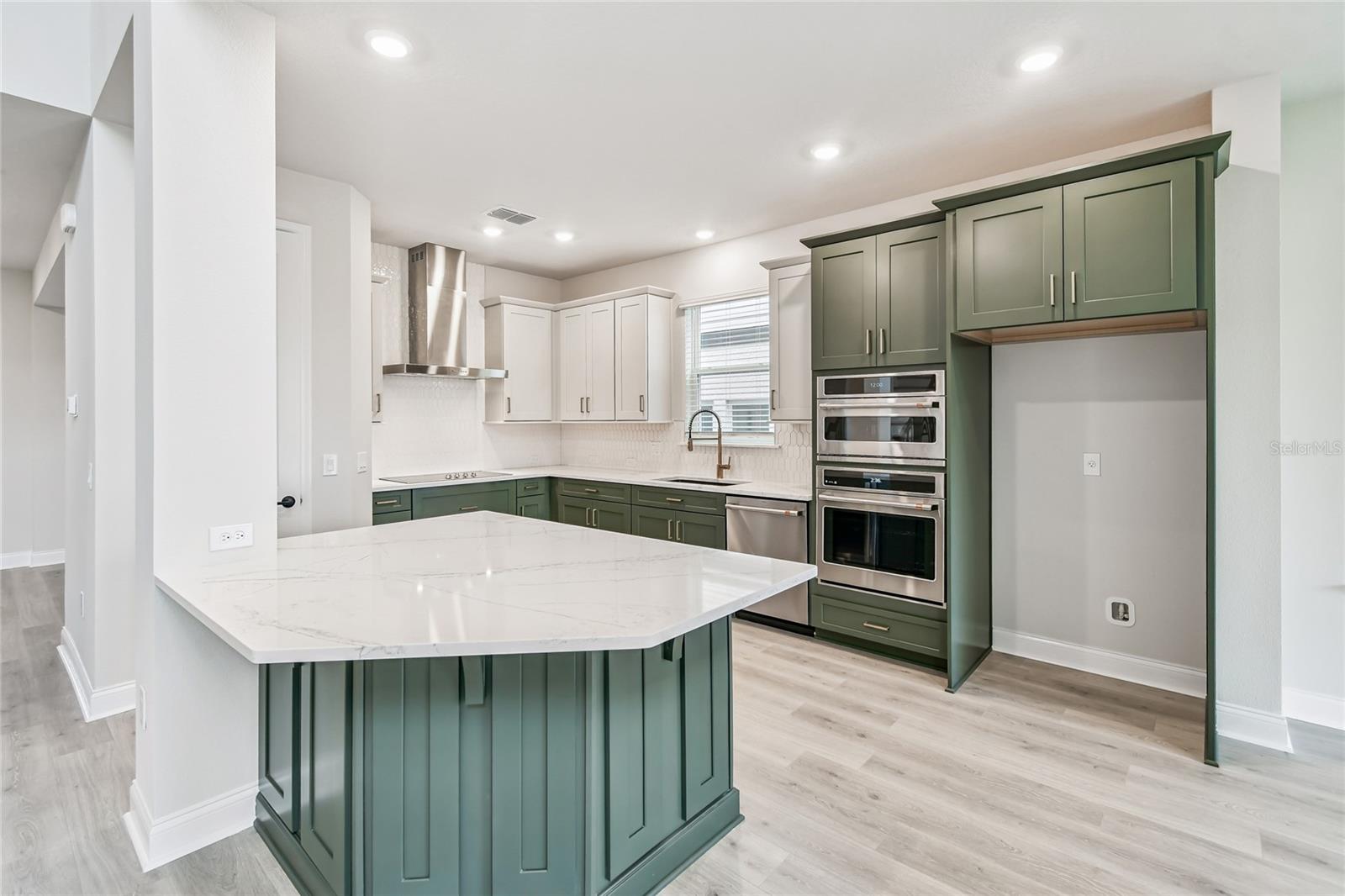 Image 3 of 43 For 17024 Cercis Loop