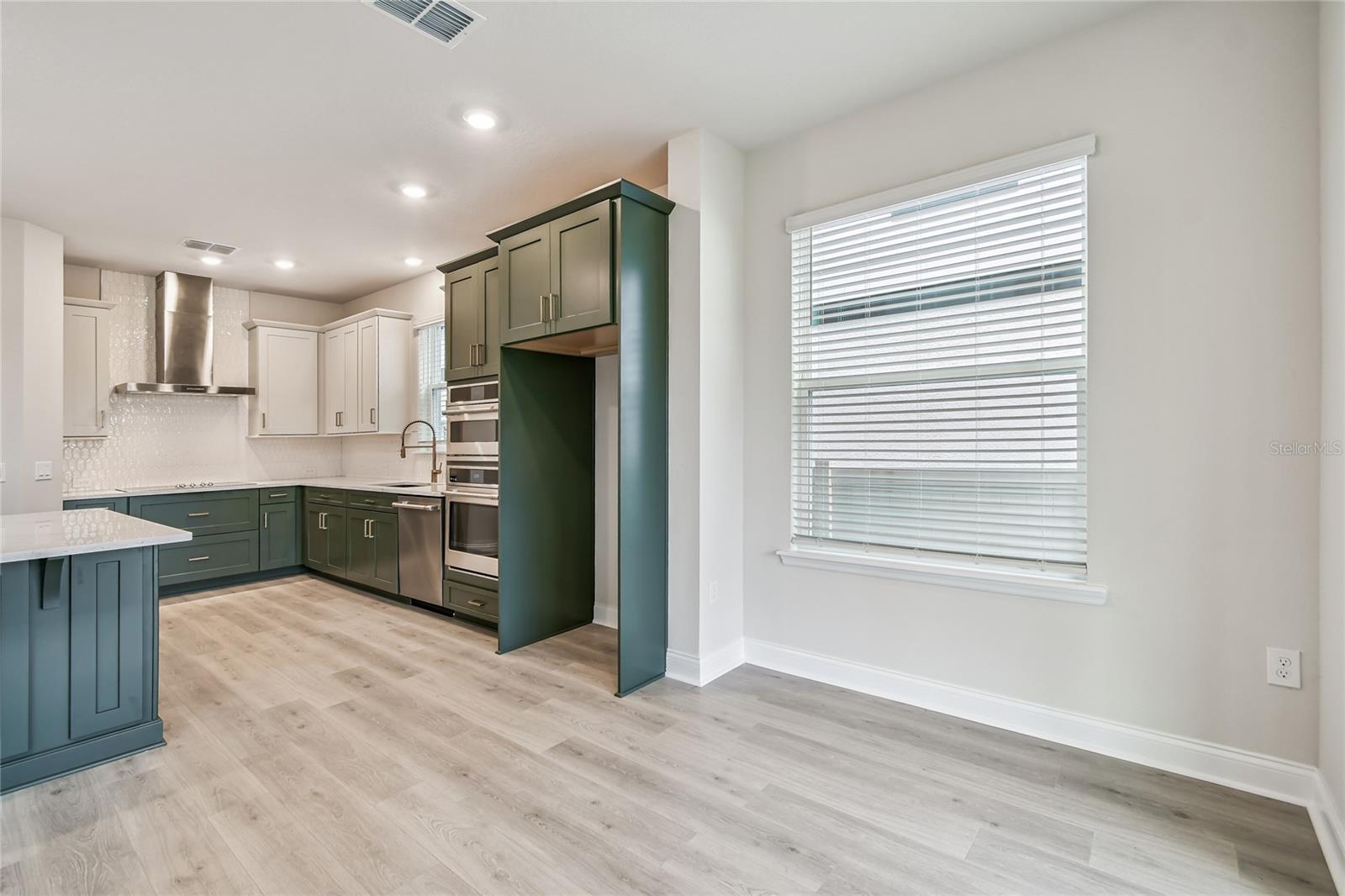 Image 7 of 43 For 17024 Cercis Loop