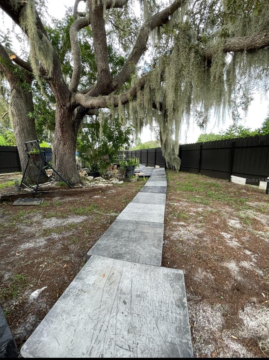 Listing photo id 14 for 6009 Mckinley Avenue