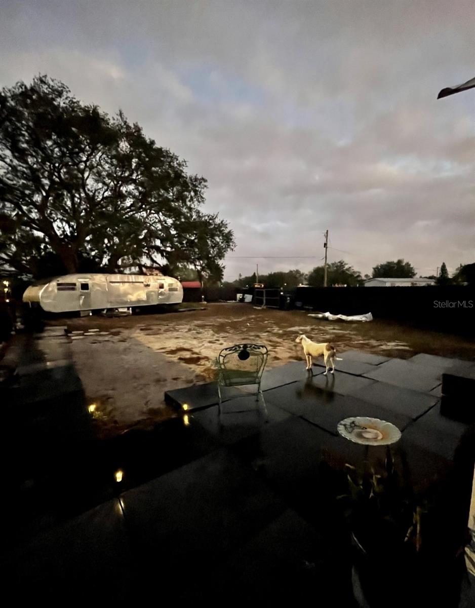 Listing photo id 17 for 6009 Mckinley Avenue