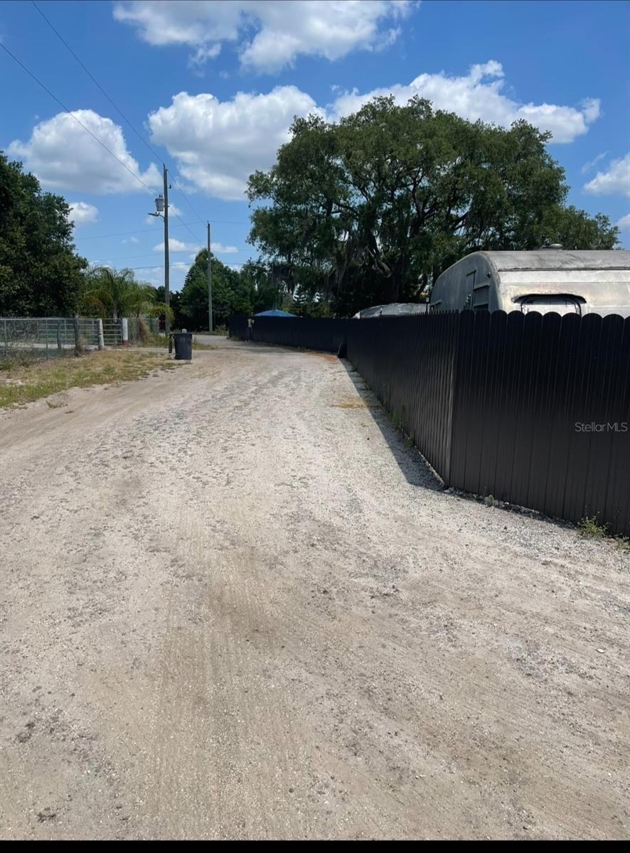 Listing photo id 3 for 6009 Mckinley Avenue