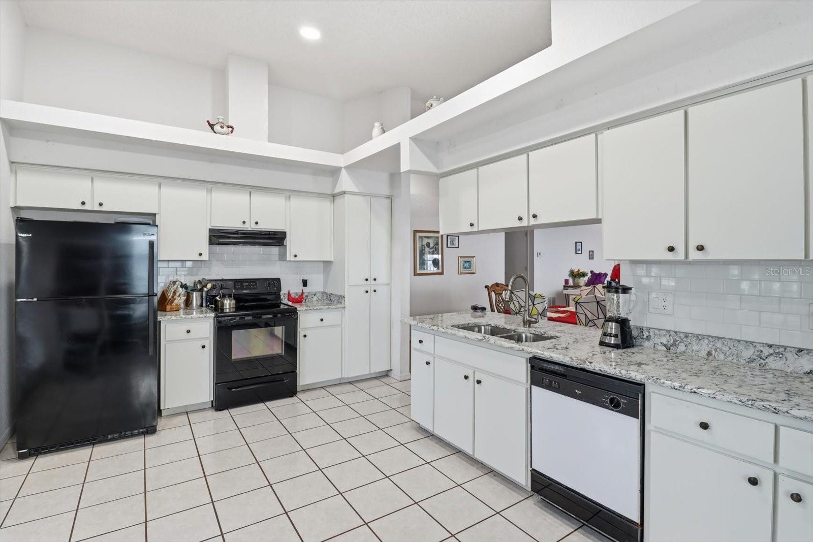 Image 14 of 44 For 1046 Castille Drive