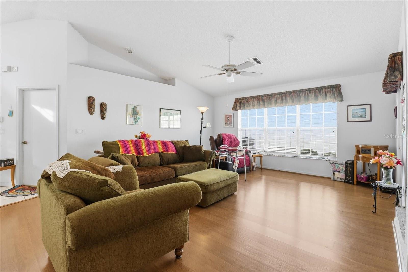 Image 8 of 44 For 1046 Castille Drive