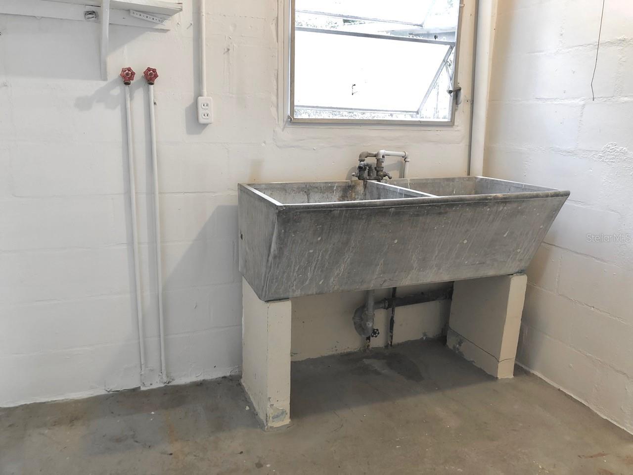 Image 12 of 42 For 1310 Woodlawn Avenue