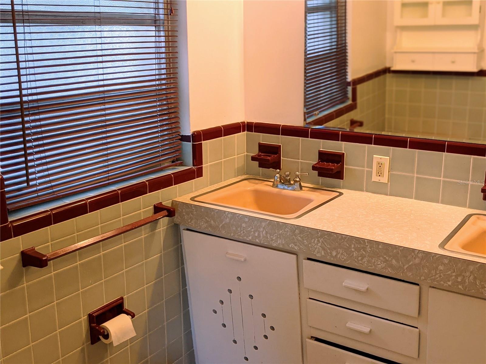 Image 19 of 42 For 1310 Woodlawn Avenue