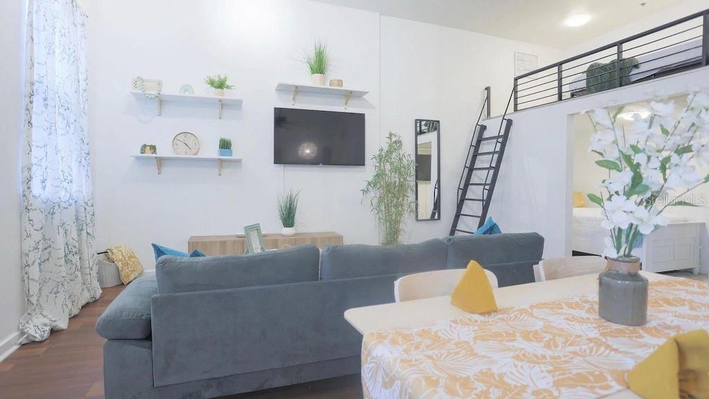 Image 12 of 16 For 2004 Howard Avenue 203