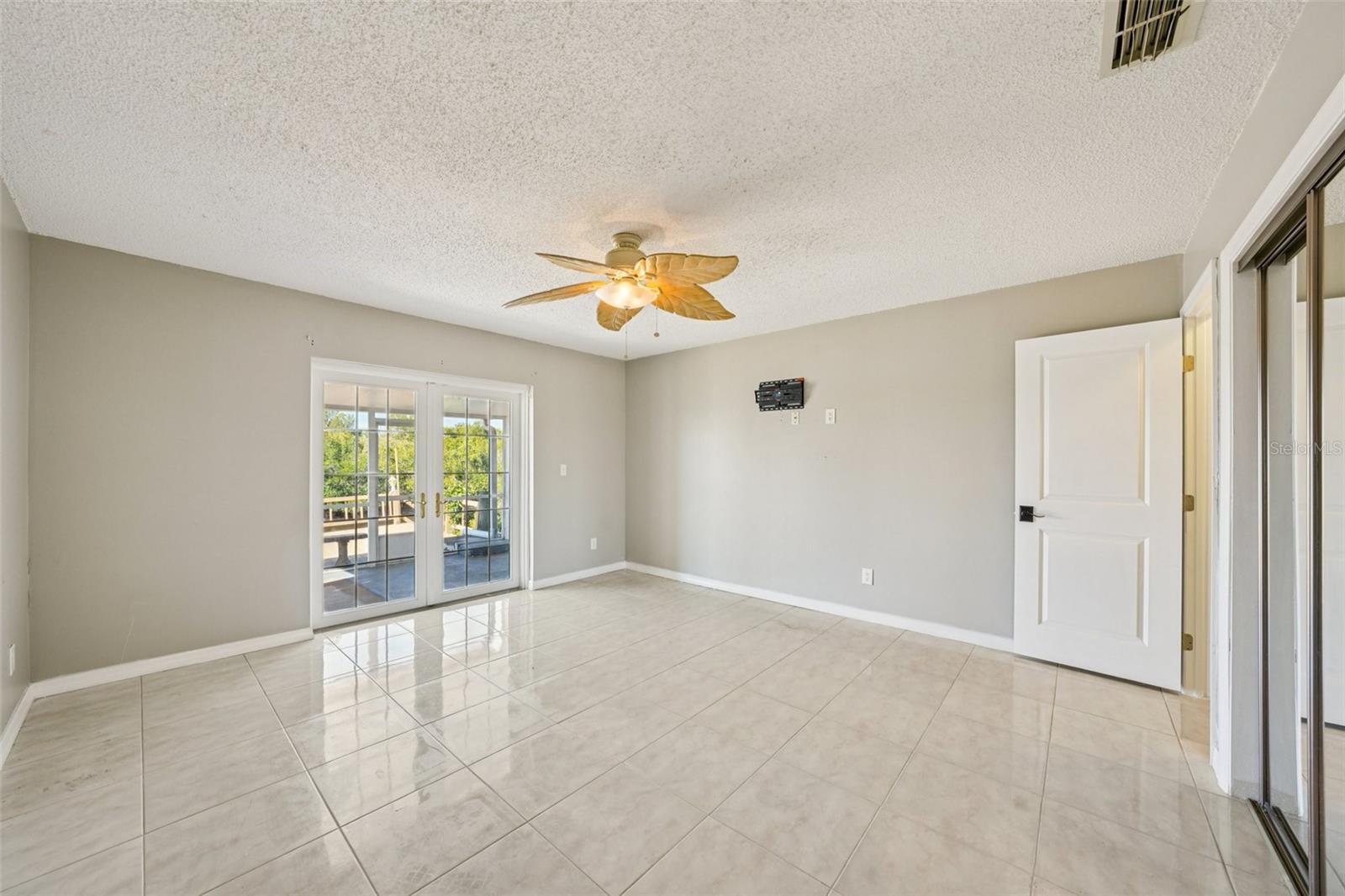 Image 21 of 24 For 9909 San Diego Way