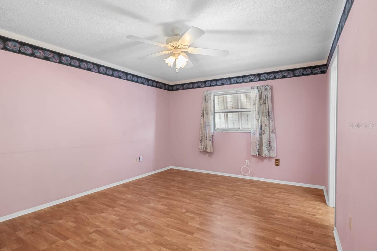 Image 12 of 80 For 829 Fox Hills Drive