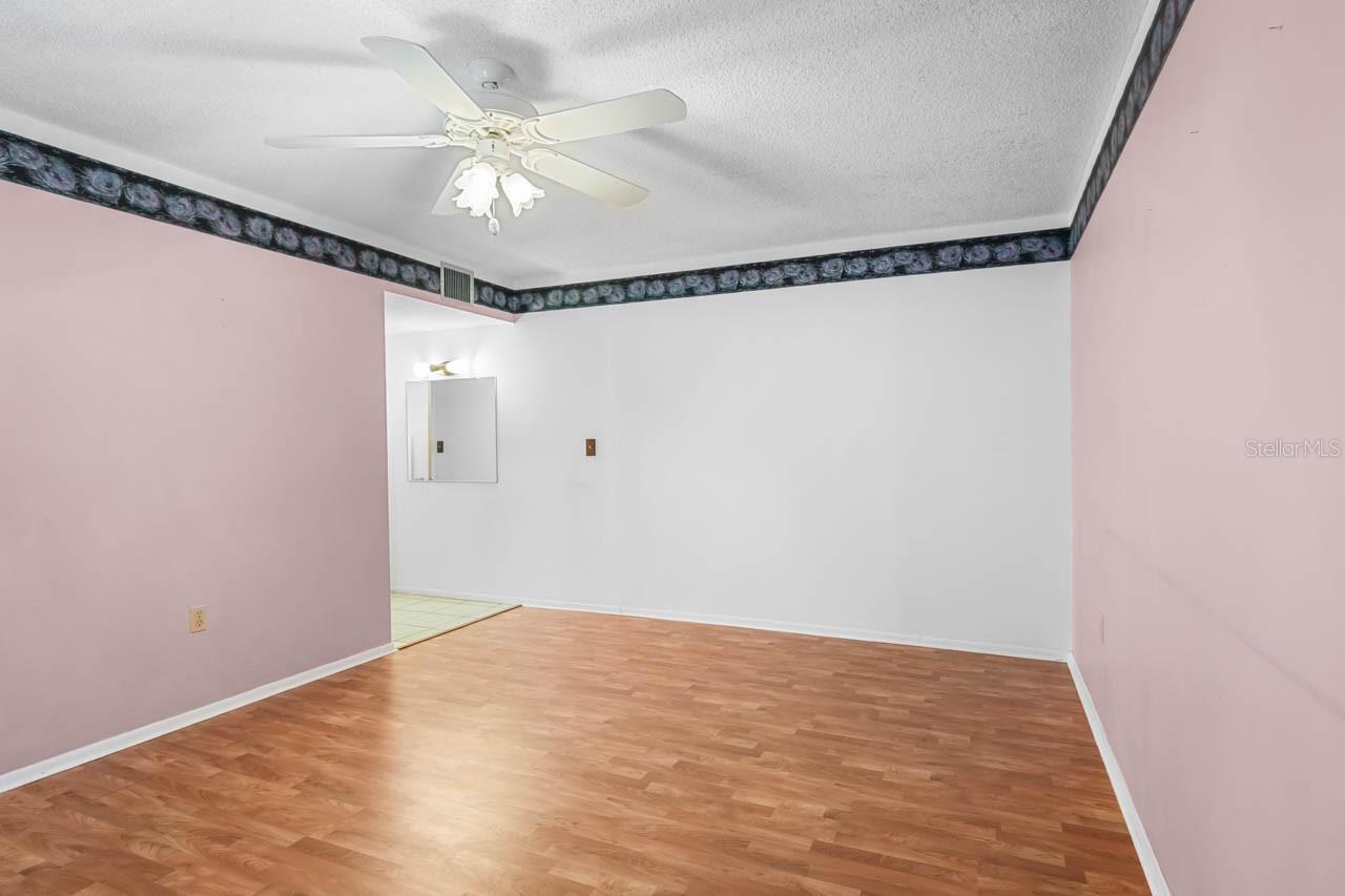 Image 14 of 80 For 829 Fox Hills Drive