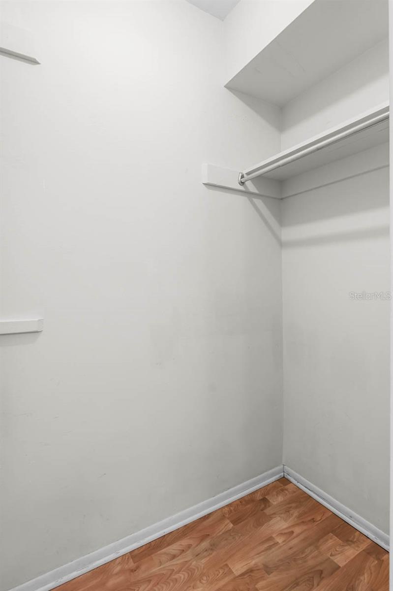 Image 16 of 80 For 829 Fox Hills Drive