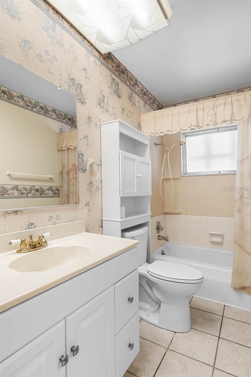 Image 17 of 80 For 829 Fox Hills Drive