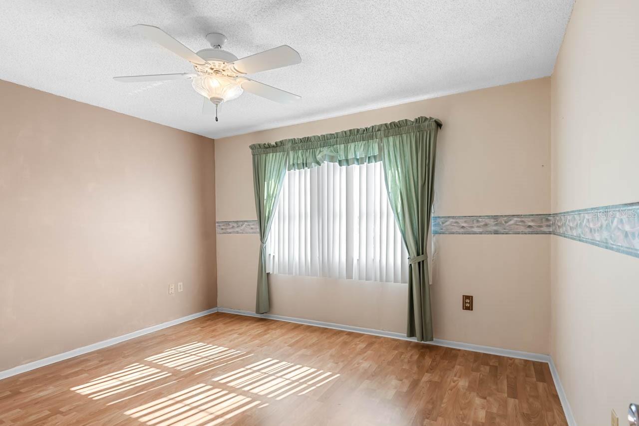 Image 18 of 80 For 829 Fox Hills Drive