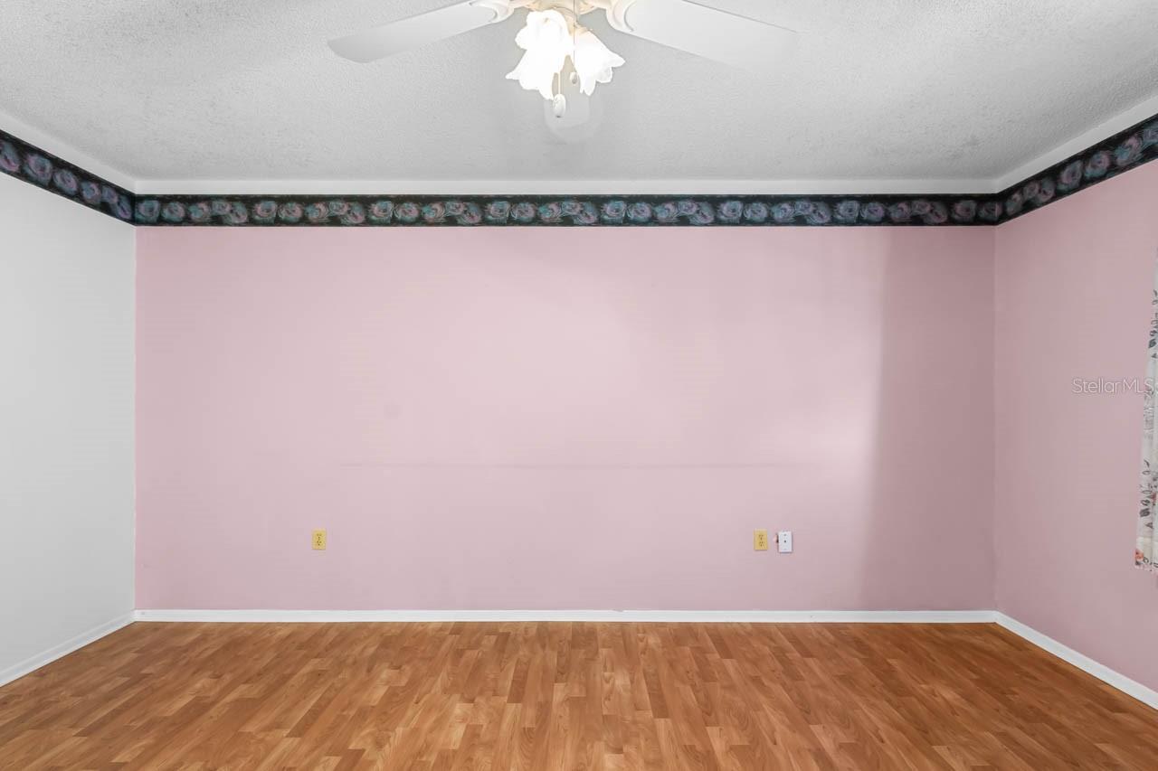 Image 21 of 80 For 829 Fox Hills Drive