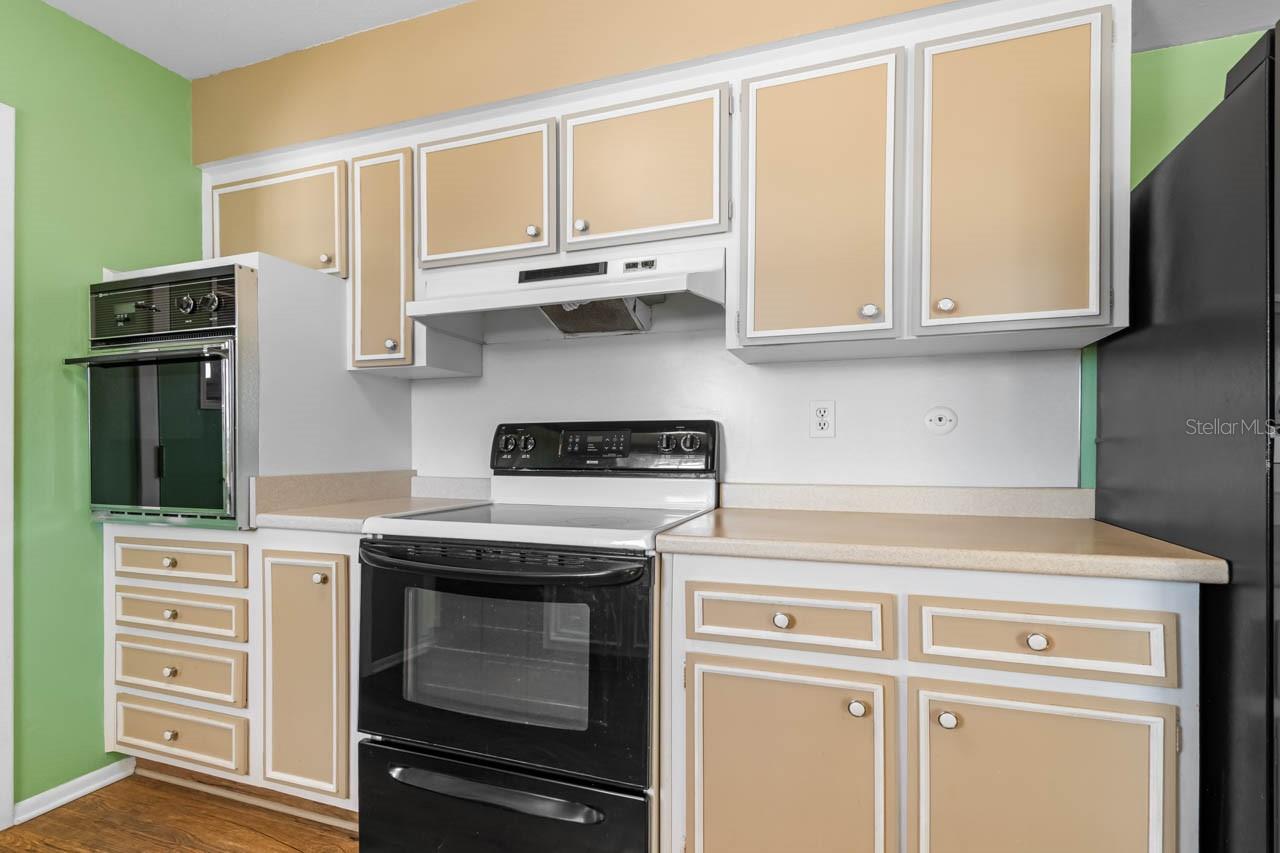 Image 23 of 80 For 829 Fox Hills Drive