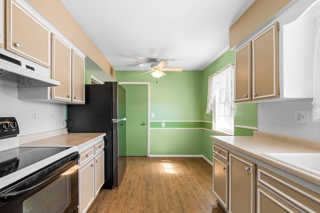 Image 25 of 80 For 829 Fox Hills Drive