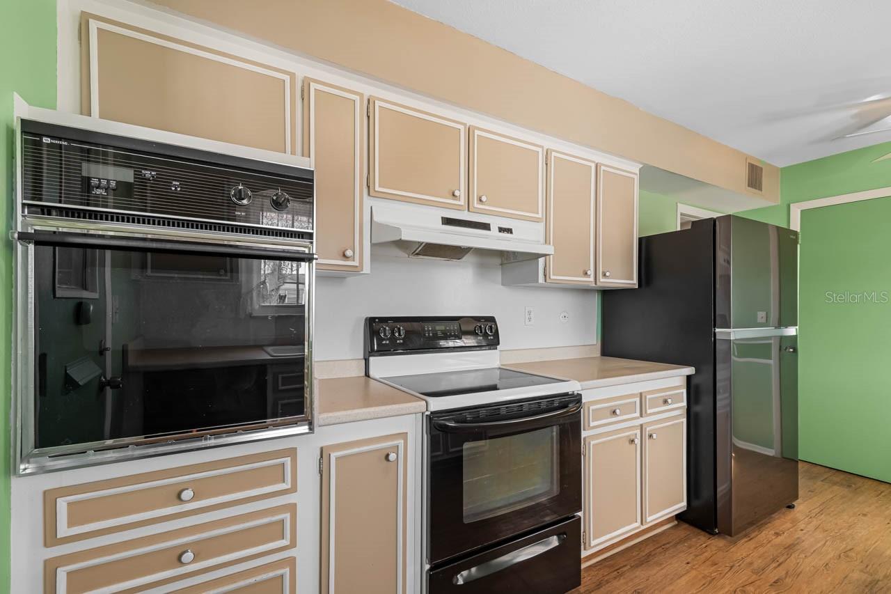 Image 26 of 80 For 829 Fox Hills Drive