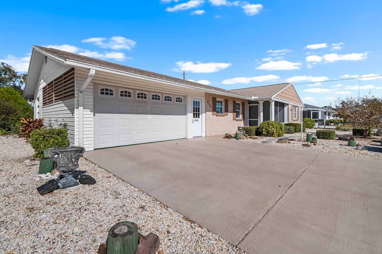 Image 35 of 80 For 829 Fox Hills Drive