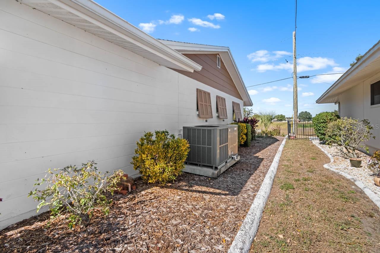 Image 38 of 80 For 829 Fox Hills Drive