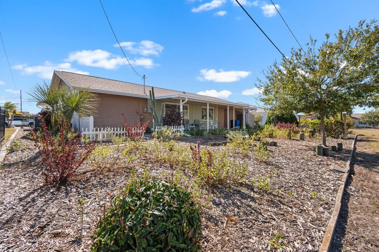 Image 39 of 80 For 829 Fox Hills Drive