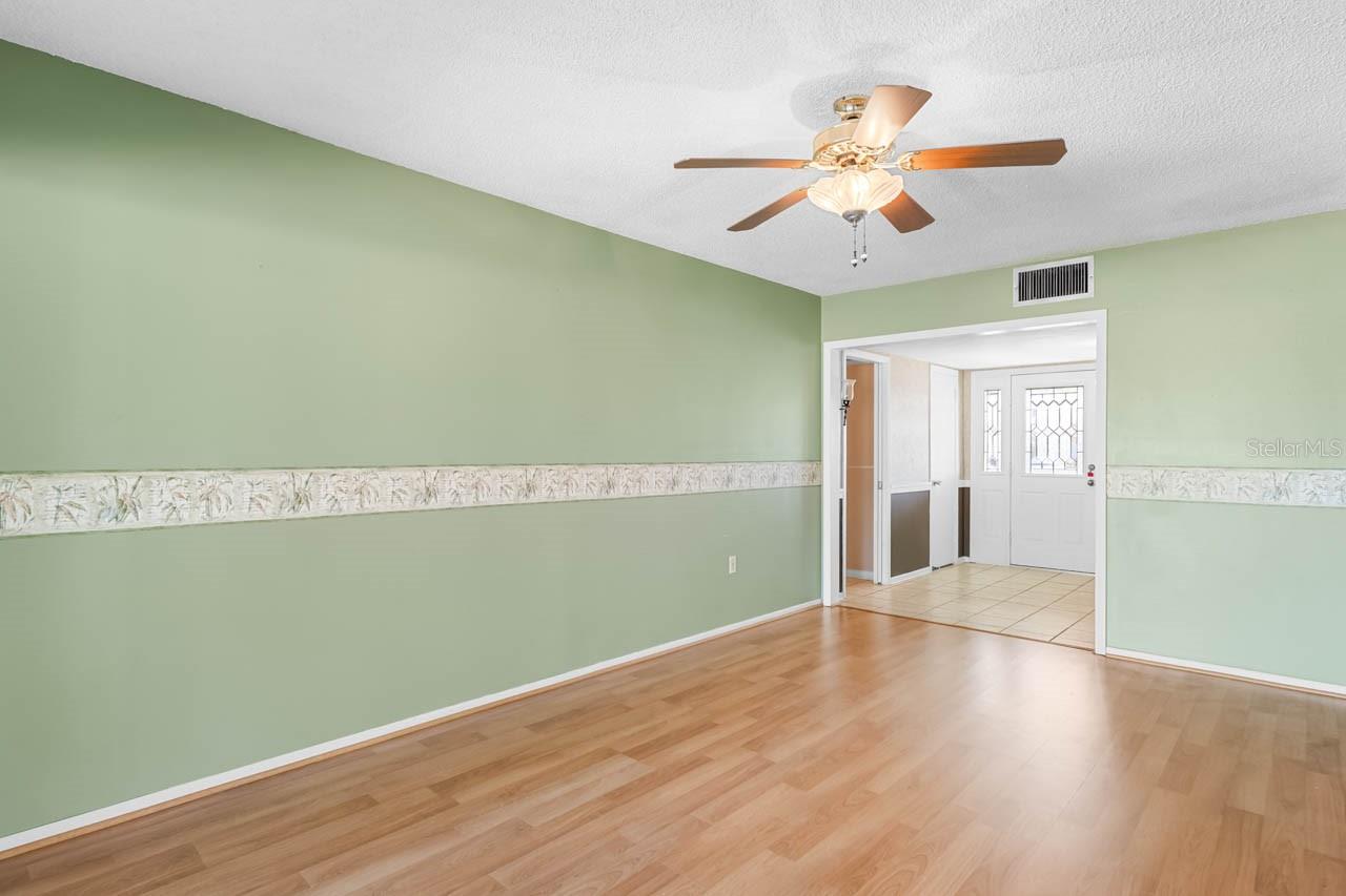 Image 5 of 80 For 829 Fox Hills Drive