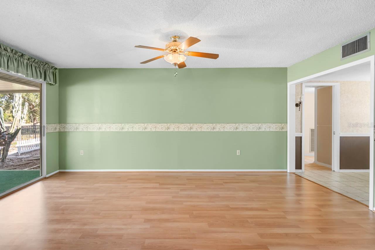 Image 7 of 80 For 829 Fox Hills Drive