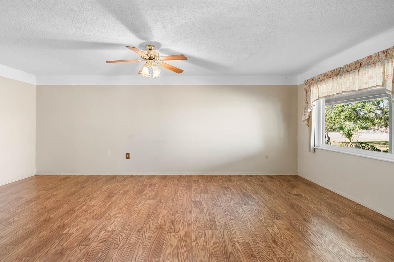 Image 8 of 80 For 829 Fox Hills Drive