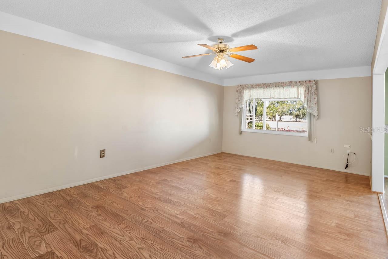 Image 9 of 80 For 829 Fox Hills Drive