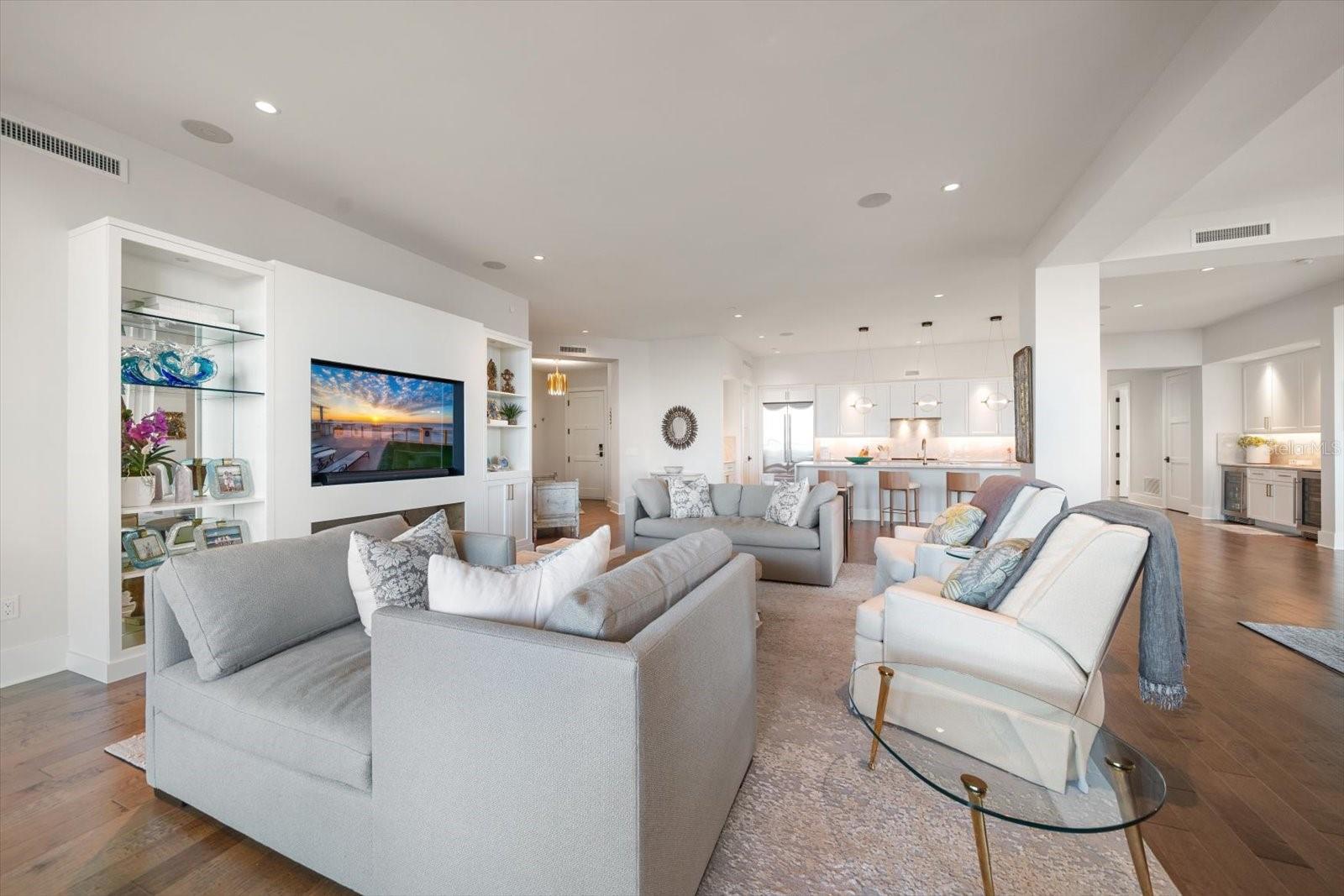 Image 10 of 79 For 8 Palm Terrace 605